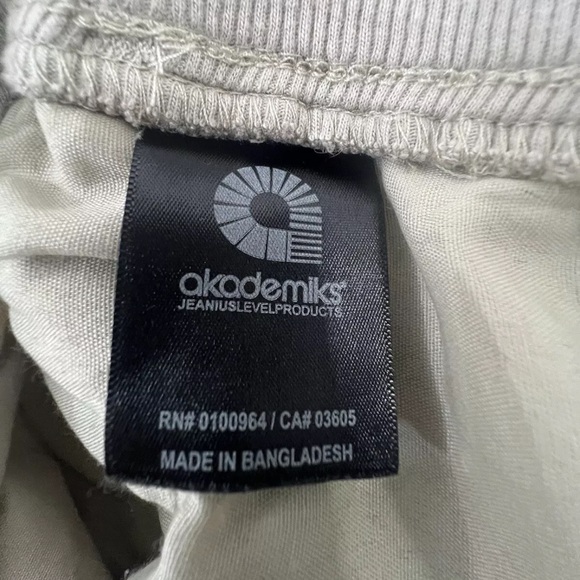Akademiks shorts - Picture 11 of 11